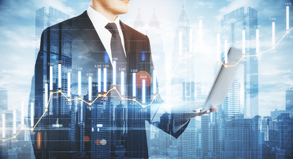 BusinessAnalyticsConceptWithBusinessmanFollowingTheProcessByLaptop